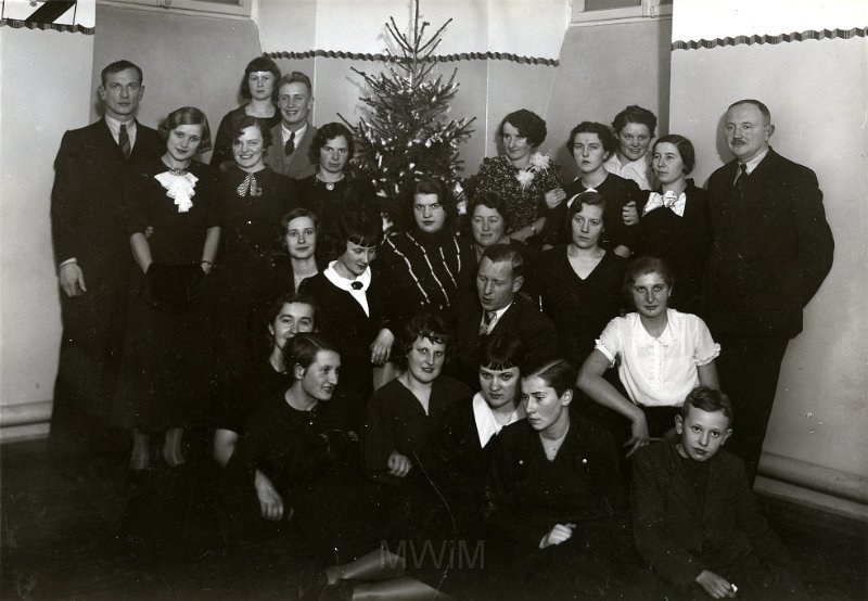 KKE 4075.jpg - Sekcja sportowa. W białej bluzce– Jadwigi Lancewicz, Gimnazjum Kowno, 1938 r.